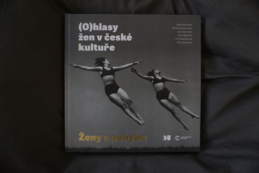 | © | ©